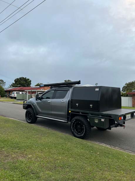 OZY Toolbox - Black Flat Plate Canopy 1 of 2