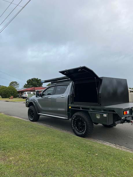 OZY Toolbox - Black Flat Plate Canopy 2 of 2